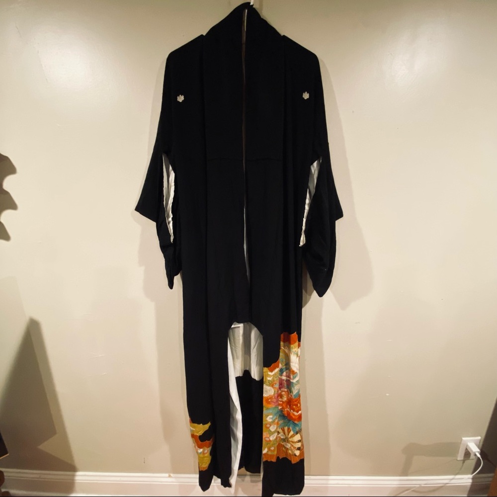Black Vintage Silk KIMONO Asian style detailing thick collar